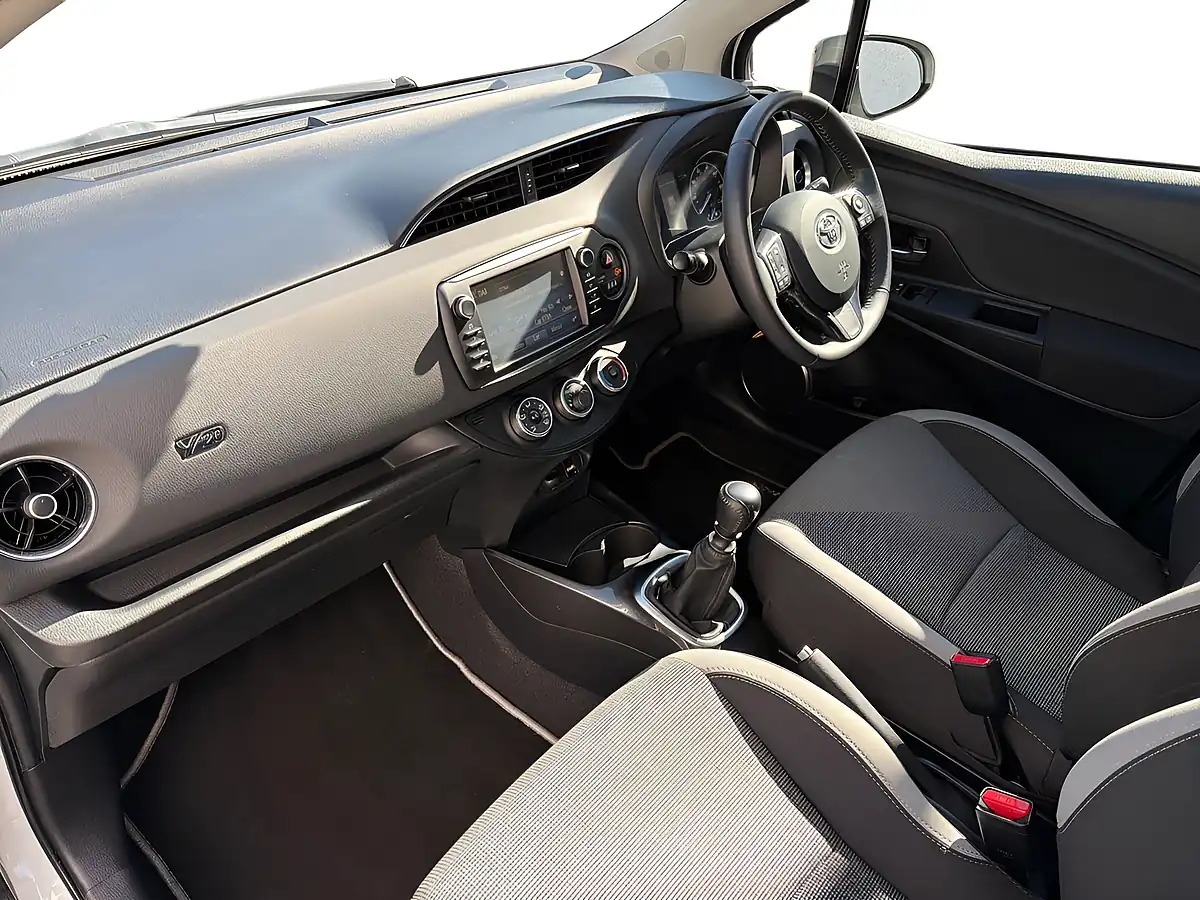 Used 2019 Toyota Yaris Y20 White - Interior and Exterior details 11