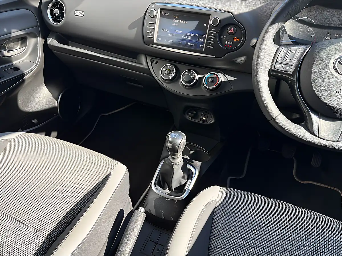 Used 2019 Toyota Yaris Y20 White - Interior and Exterior details 12