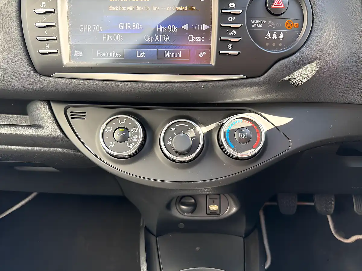 Used 2019 Toyota Yaris Y20 White - Interior and Exterior details 13