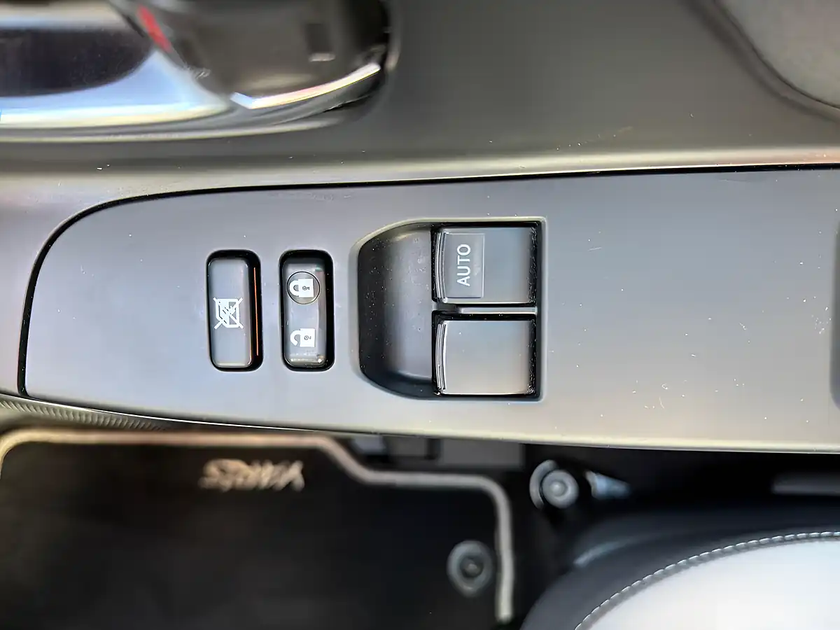 Used 2019 Toyota Yaris Y20 White - Interior and Exterior details 14