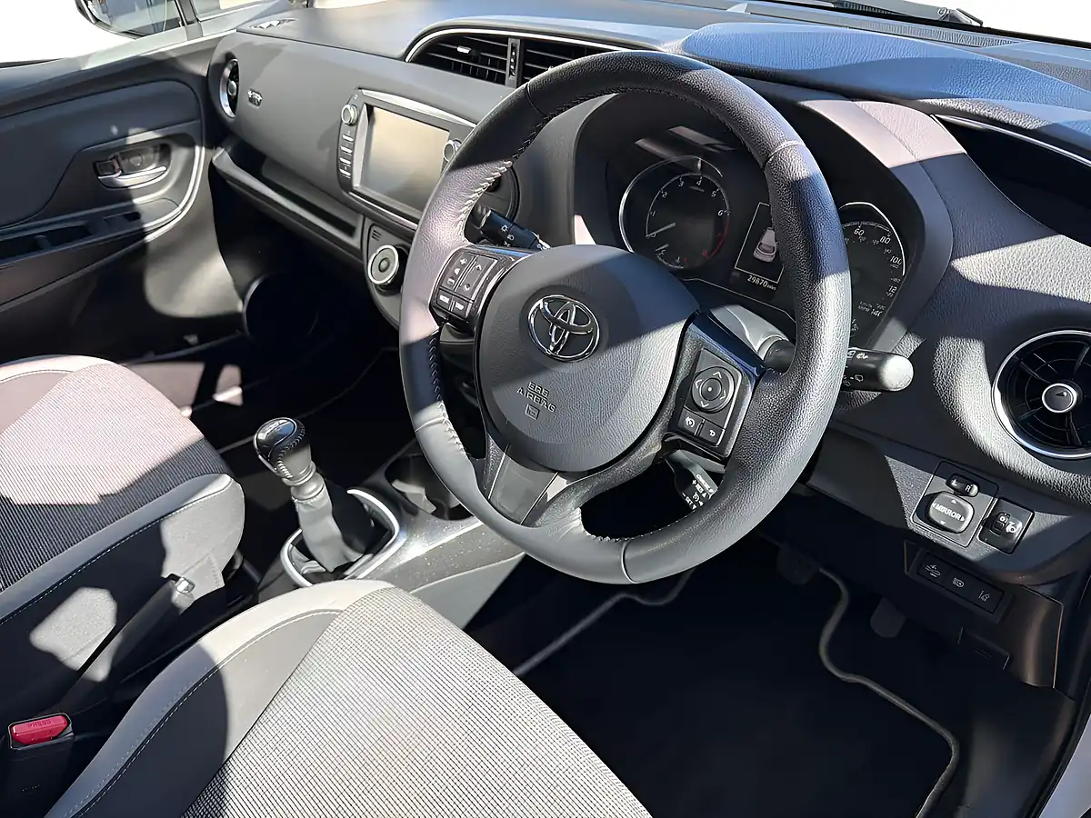 Used 2019 Toyota Yaris Y20 White - Interior and Exterior details 8