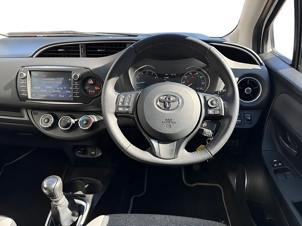 Used 2019 Toyota Yaris Y20 White - Interior and Exterior details 9