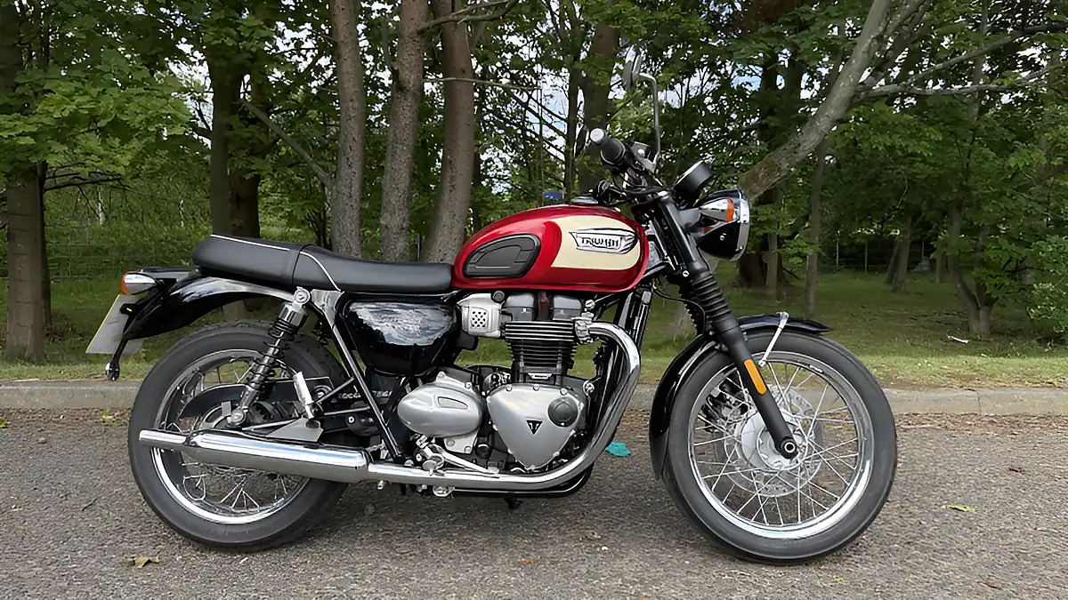 Used 2019 Triumph Bonneville T100 Red - Front View