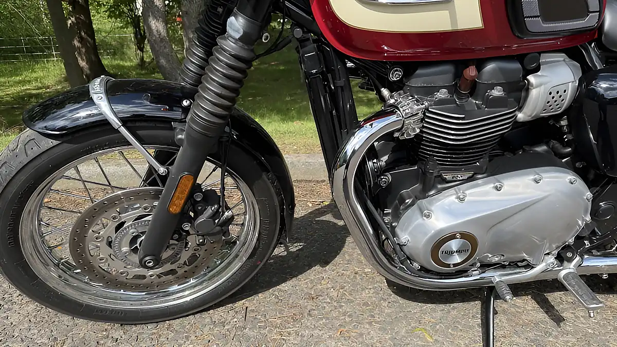 Used 2019 Triumph Bonneville T100 Red - Interior and Exterior details 11