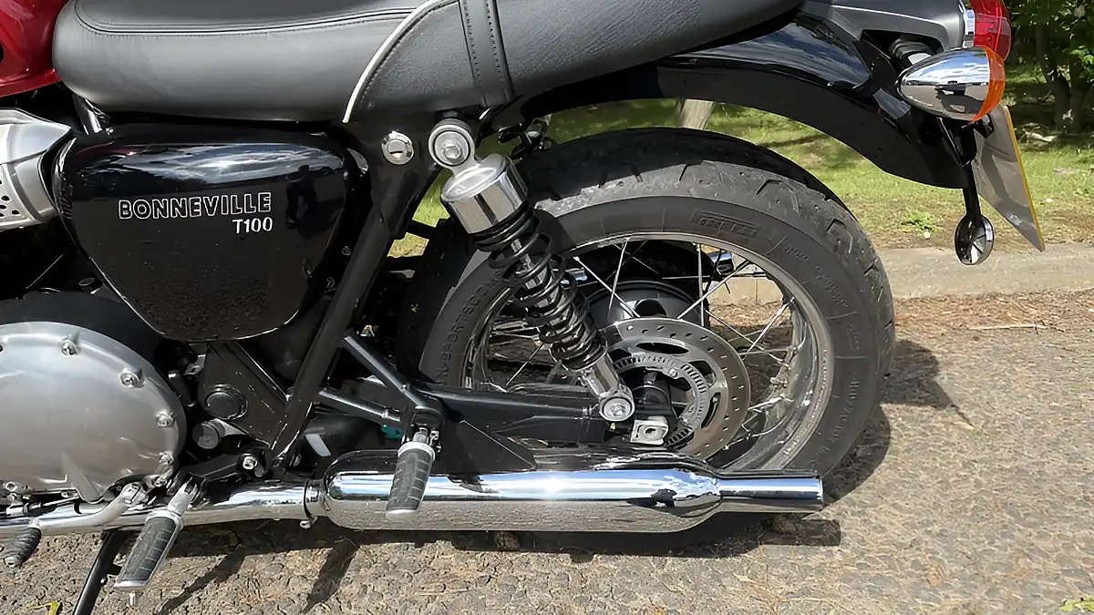 Used 2019 Triumph Bonneville T100 Red - Interior and Exterior details 12
