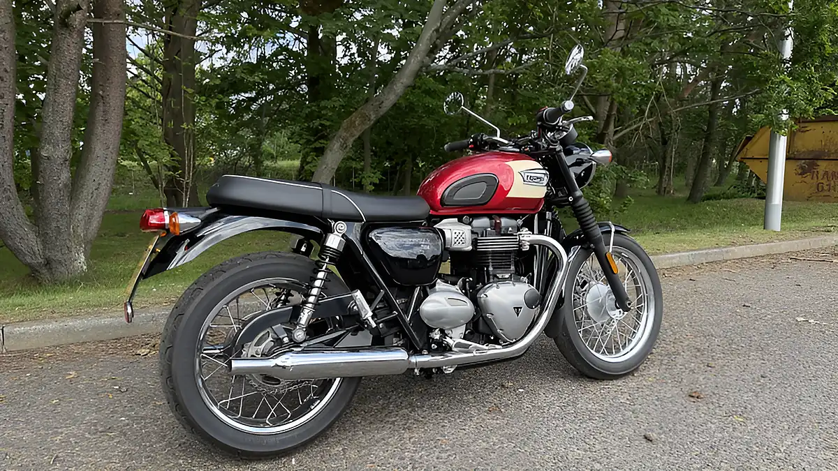 Used 2019 Triumph Bonneville T100 Red - Interior and Exterior details 4