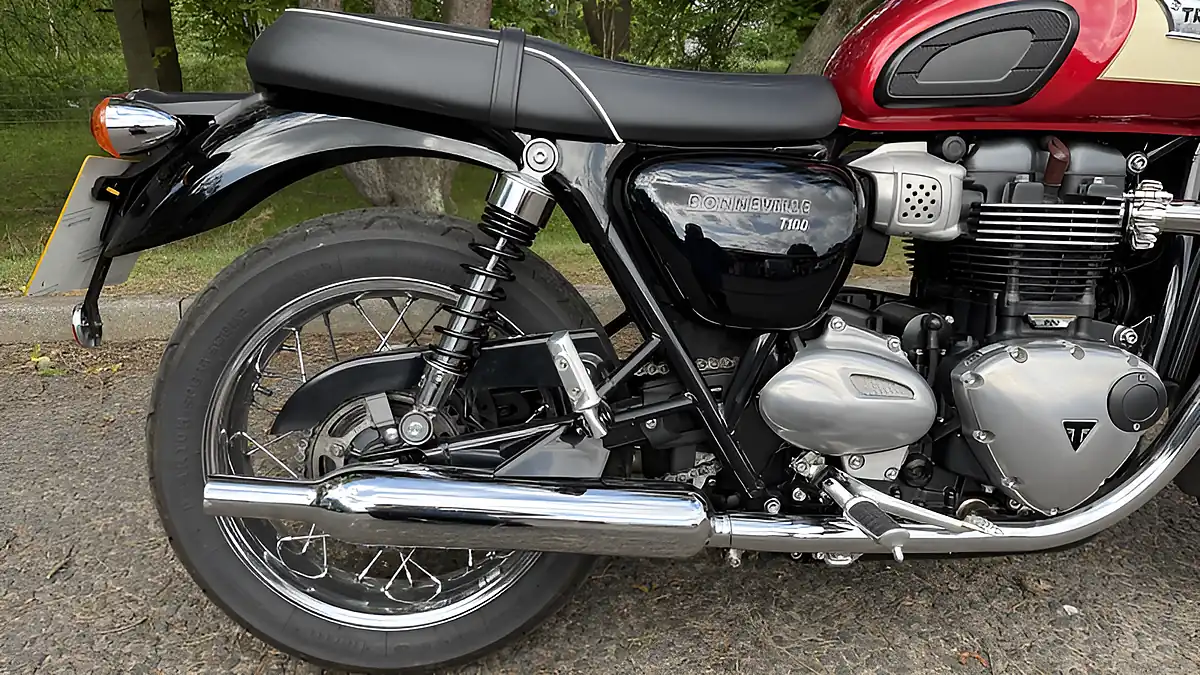 Used 2019 Triumph Bonneville T100 Red - Interior and Exterior details 7