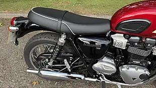 Used 2019 Triumph Bonneville T100 Red - Interior and Exterior details 9