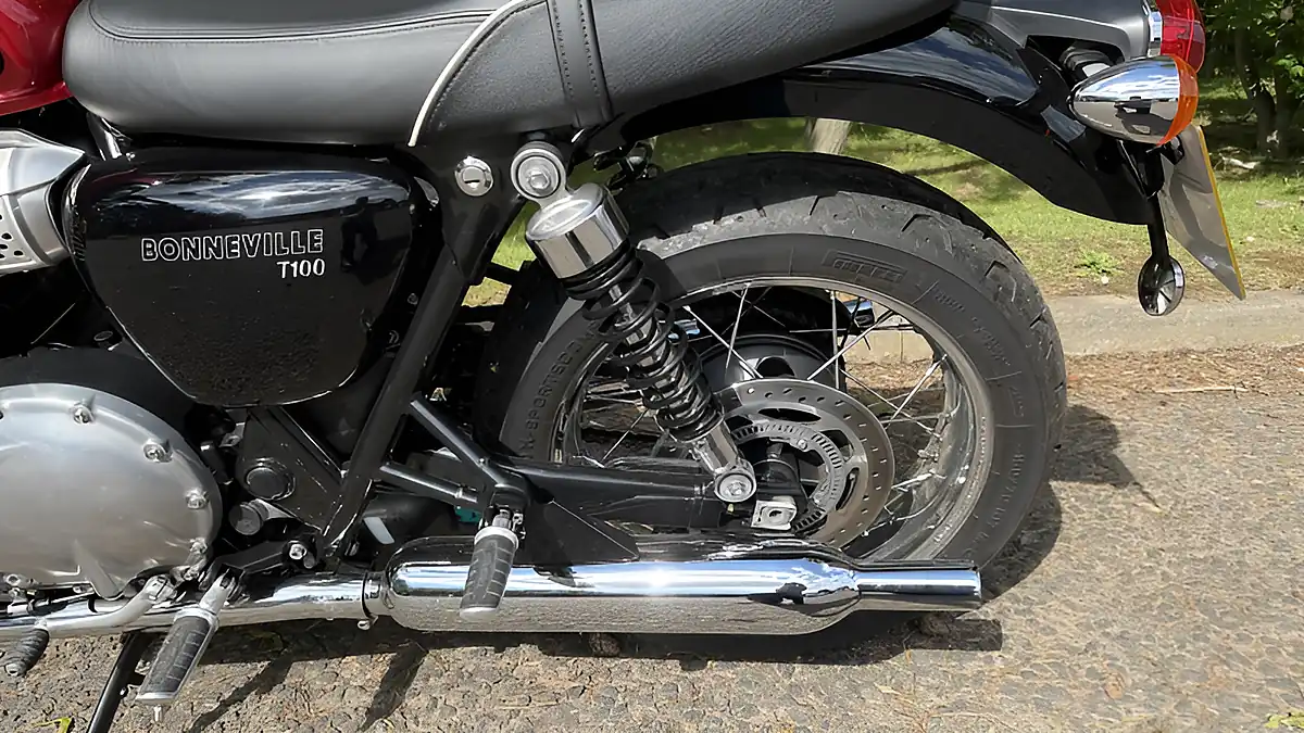 Used 2019 Triumph Bonneville T100 Red - Interior and Exterior details 12