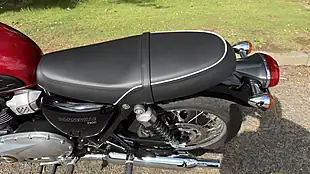 Used 2019 Triumph Bonneville T100 Red - Interior and Exterior details 14