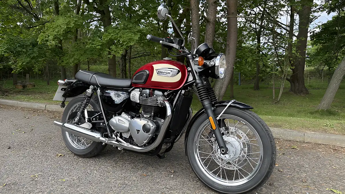 Used 2019 Triumph Bonneville T100 Red - Interior and Exterior details 3
