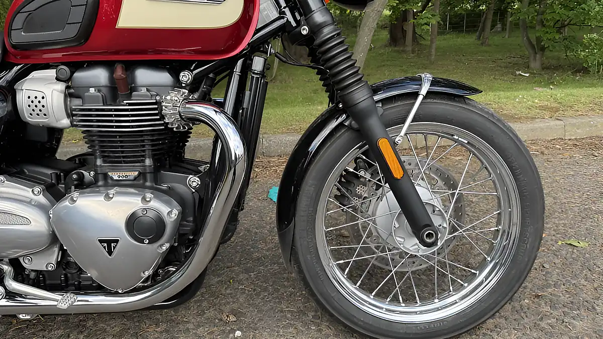 Used 2019 Triumph Bonneville T100 Red - Interior and Exterior details 5