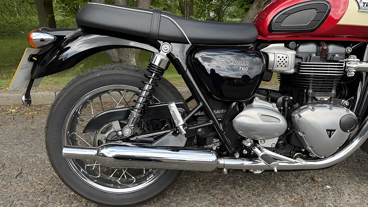 Used 2019 Triumph Bonneville T100 Red - Interior and Exterior details 7