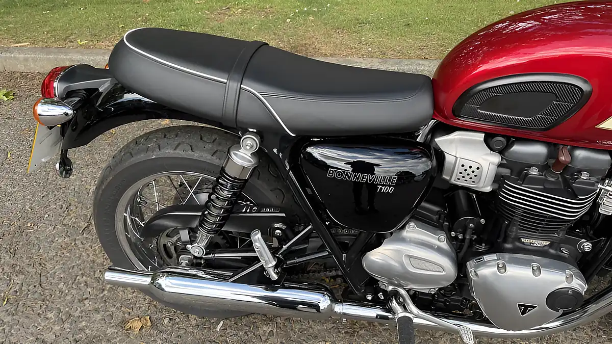 Used 2019 Triumph Bonneville T100 Red - Interior and Exterior details 9