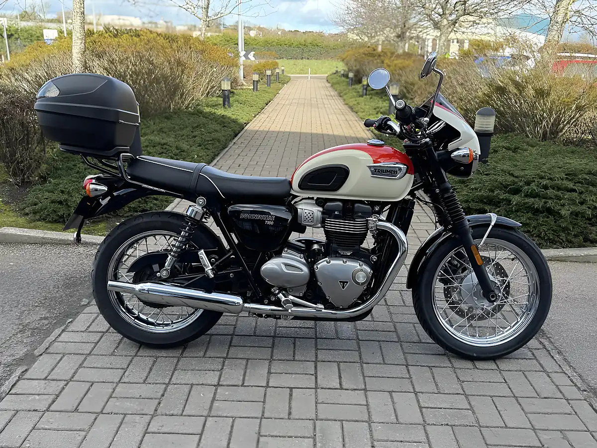 Used 2019 Triumph Bonneville T100 White - Front View