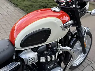 Used 2019 Triumph Bonneville T100 White - Interior and Exterior details 12