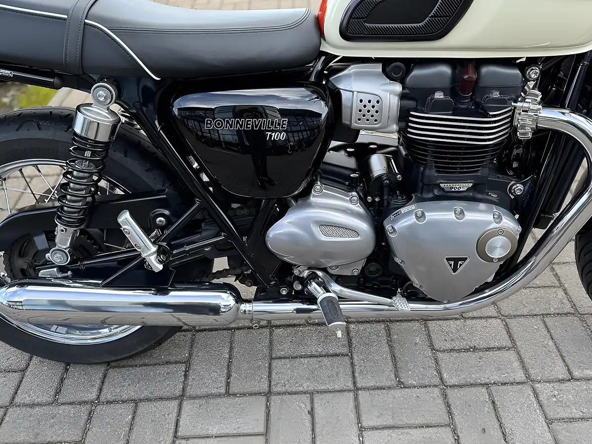 Used 2019 Triumph Bonneville T100 White - Interior and Exterior details 17