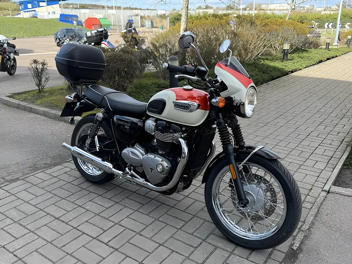Used 2019 Triumph Bonneville T100 White - Interior and Exterior details 3