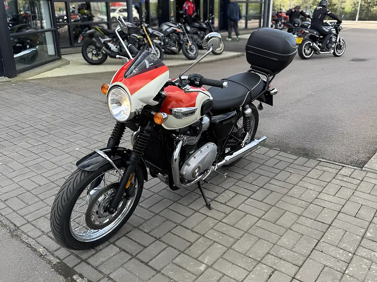 Used 2019 Triumph Bonneville T100 White - Interior and Exterior details 6