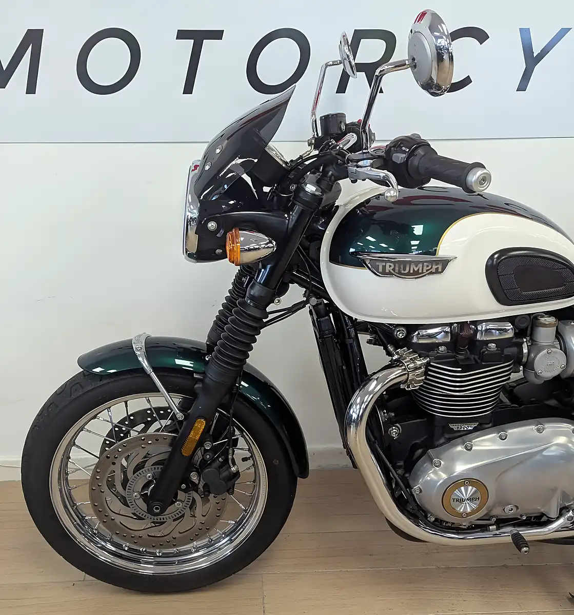 Used 2019 Triumph Bonneville T120 Green - Interior and Exterior details 17