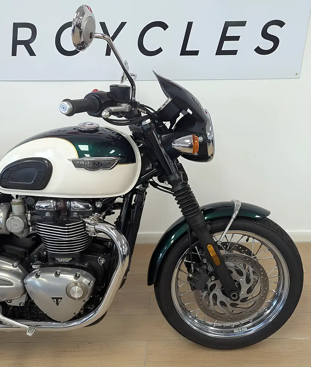 Used 2019 Triumph Bonneville T120 Green - Interior and Exterior details 19