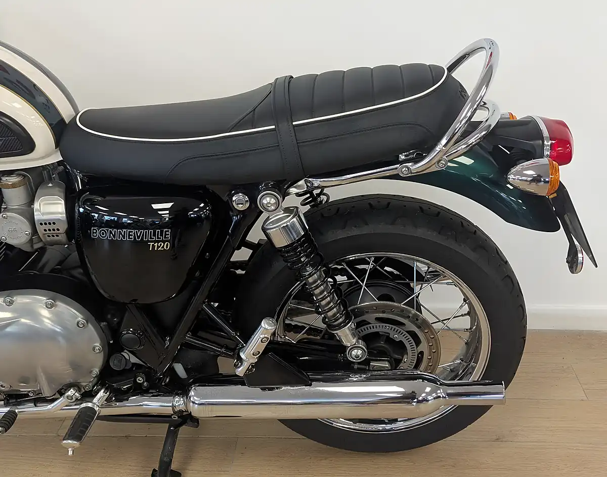 Used 2019 Triumph Bonneville T120 Green - Interior and Exterior details 20