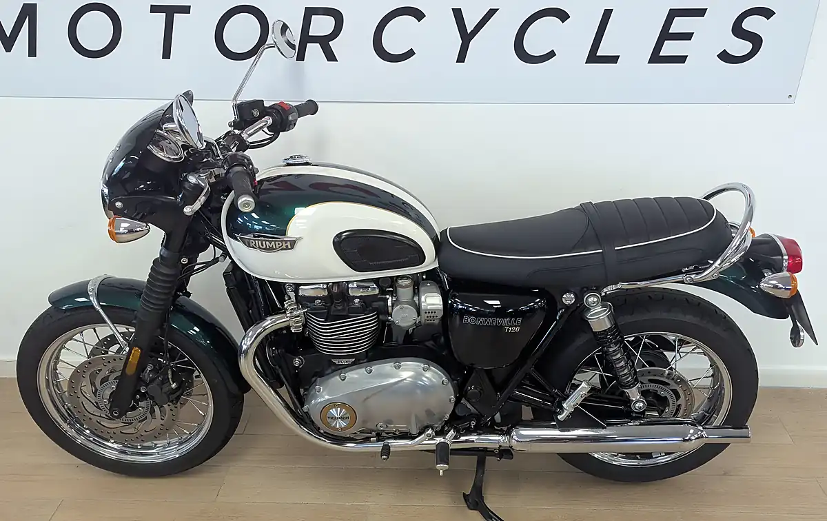 Used 2019 Triumph Bonneville T120 Green - Interior and Exterior details 8