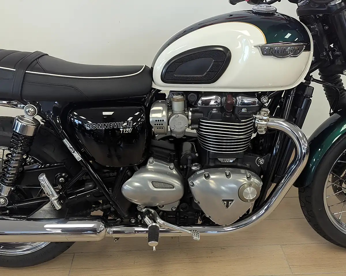 Used 2019 Triumph Bonneville T120 Green - Interior and Exterior details 9