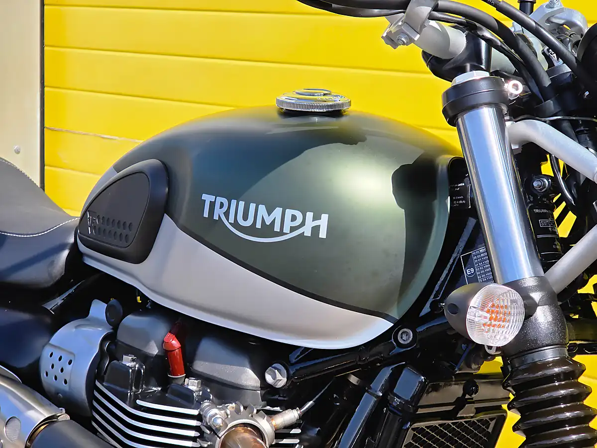 Used 2019 Triumph Scrambler Green - Interior and Exterior details 11