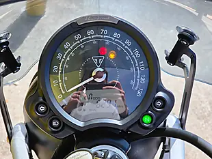 Used 2019 Triumph Scrambler Green - Interior and Exterior details 14