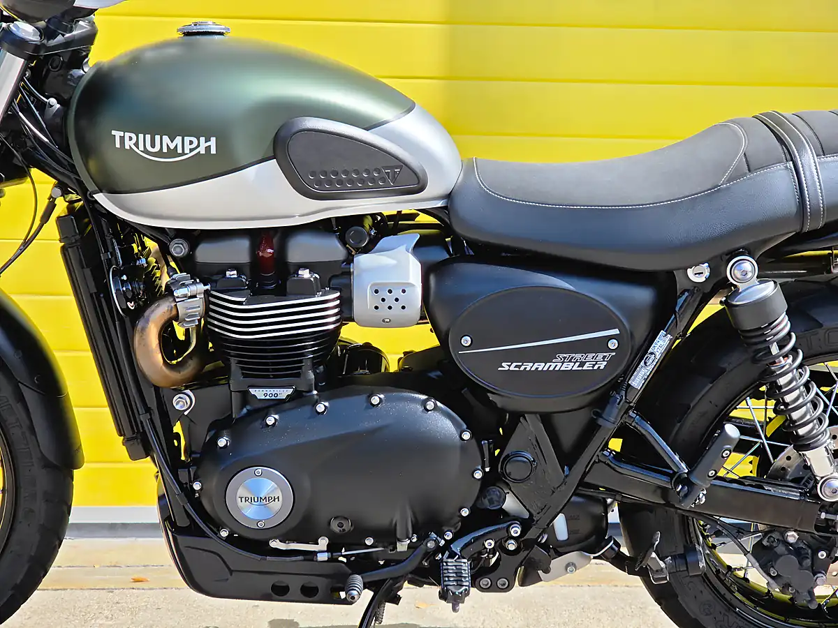 Used 2019 Triumph Scrambler Green - Interior and Exterior details 16