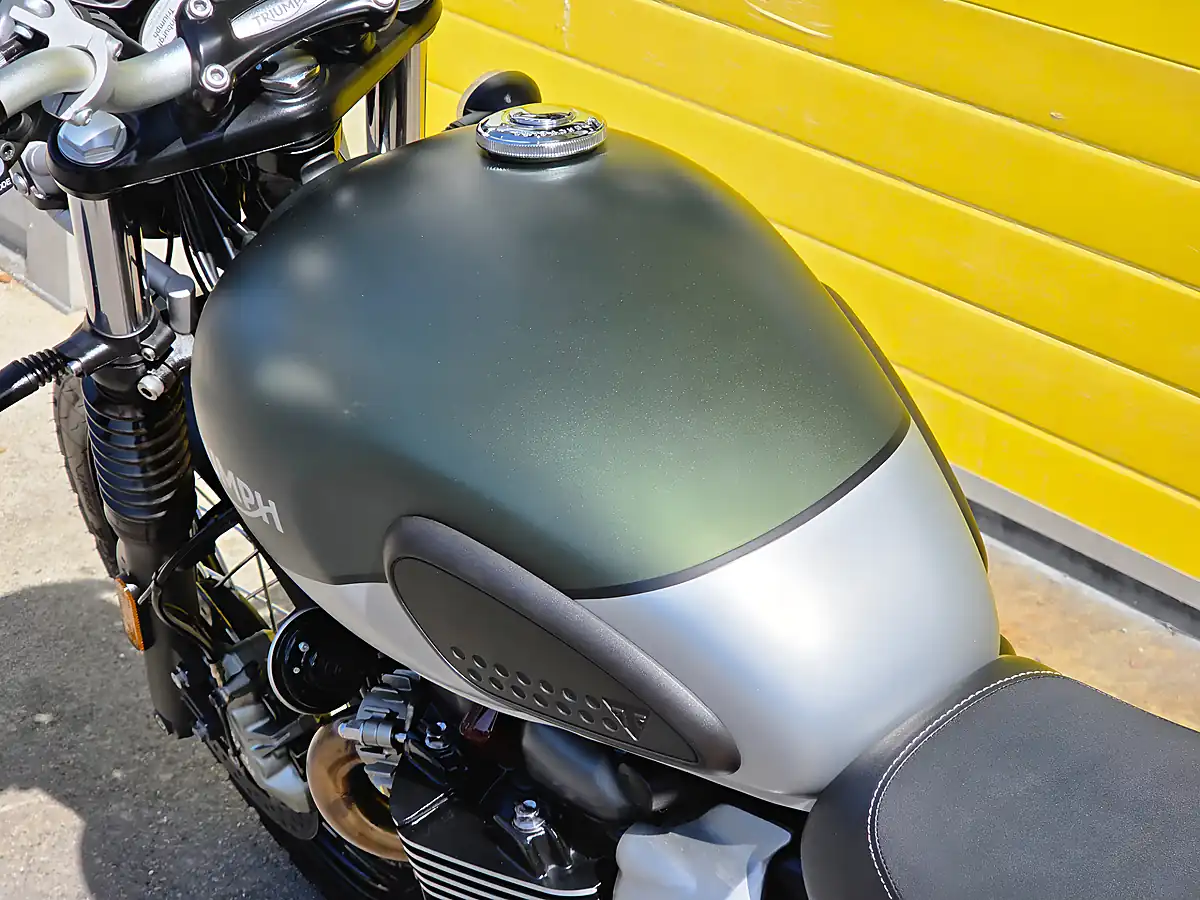 Used 2019 Triumph Scrambler Green - Interior and Exterior details 18