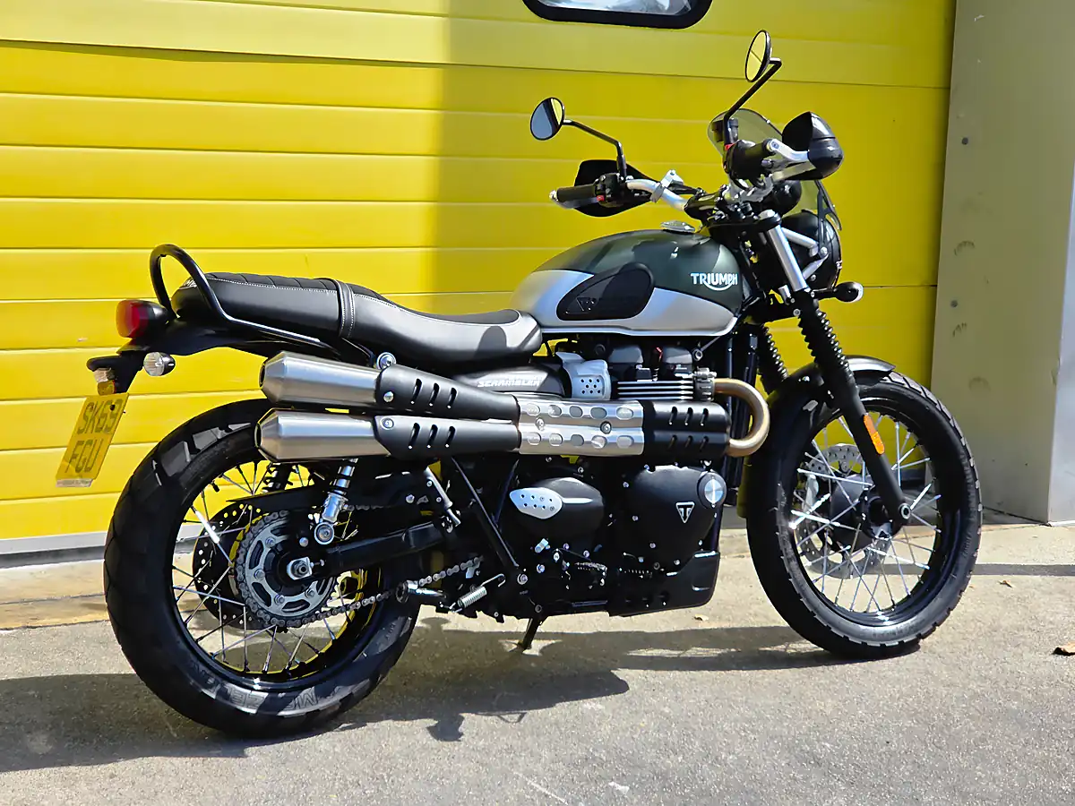 Used 2019 Triumph Scrambler Green - Interior and Exterior details 4
