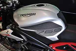 Used 2019 Triumph Street Triple R Low Silver - Interior and Exterior details 10