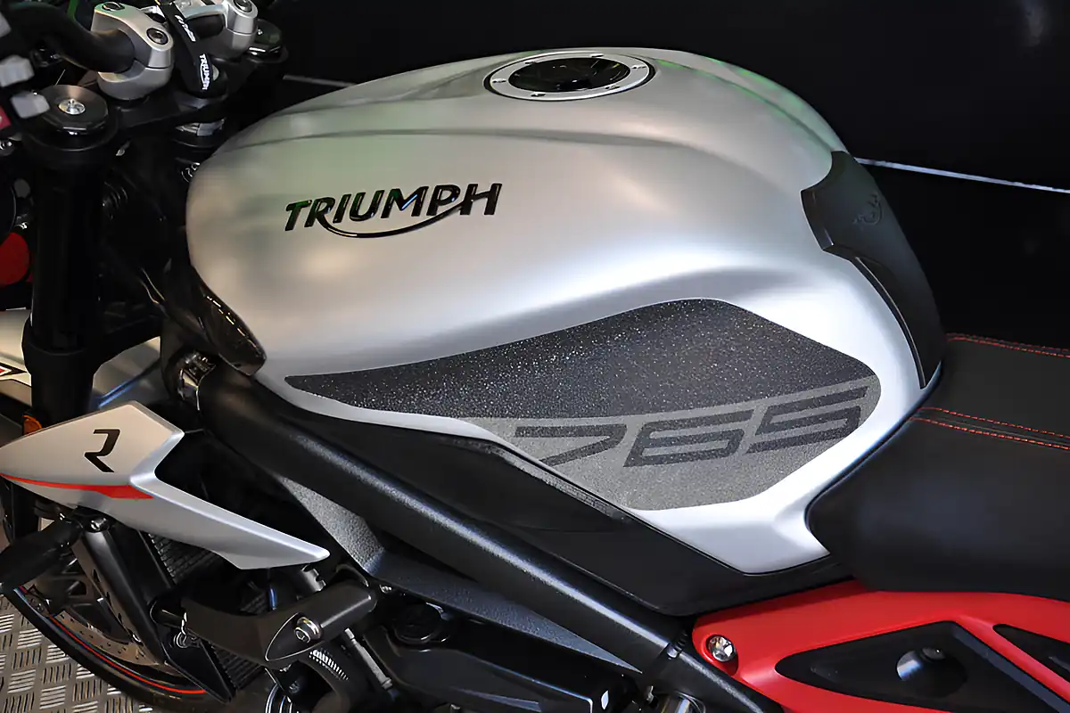 Used 2019 Triumph Street Triple R Low Silver - Interior and Exterior details 10