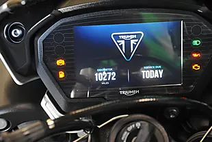 Used 2019 Triumph Street Triple R Low Silver - Interior and Exterior details 12