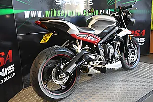 Used 2019 Triumph Street Triple R Low Silver - Interior and Exterior details 13