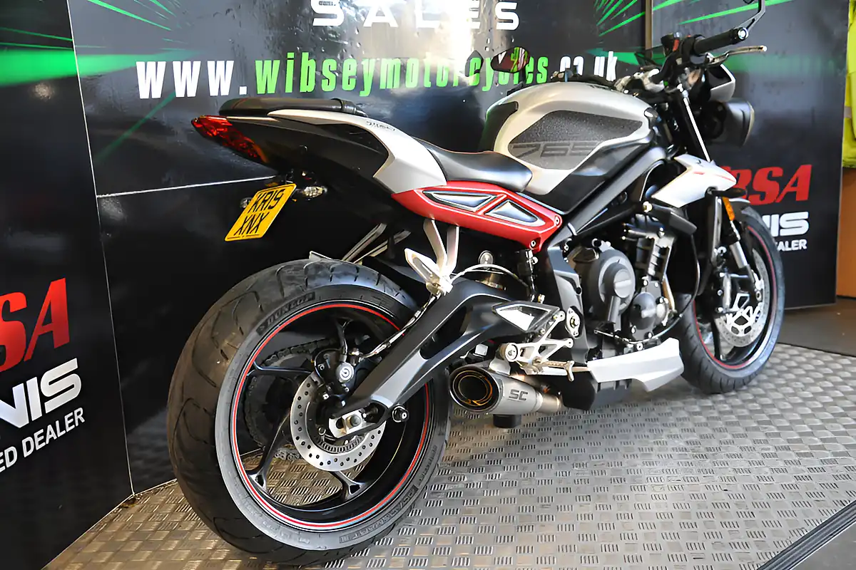 Used 2019 Triumph Street Triple R Low Silver - Interior and Exterior details 13