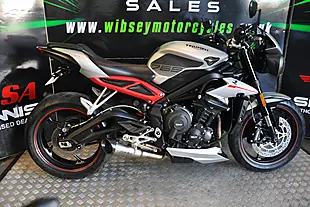 Used 2019 Triumph Street Triple R Low Silver - Interior and Exterior details 14