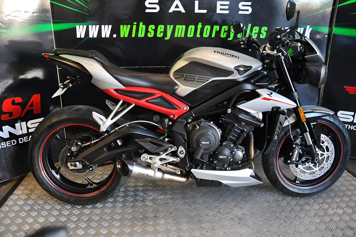Used 2019 Triumph Street Triple R Low Silver - Interior and Exterior details 14