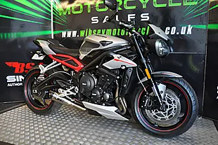 Used 2019 Triumph Street Triple R Low Silver - Interior and Exterior details 15