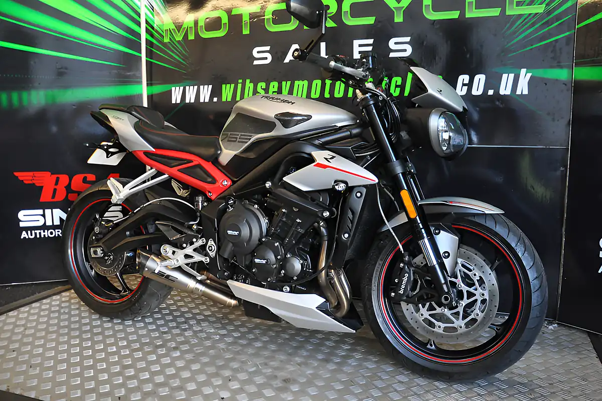 Used 2019 Triumph Street Triple R Low Silver - Interior and Exterior details 15