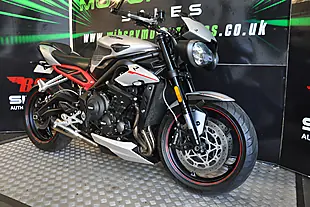Used 2019 Triumph Street Triple R Low Silver - Interior and Exterior details 16