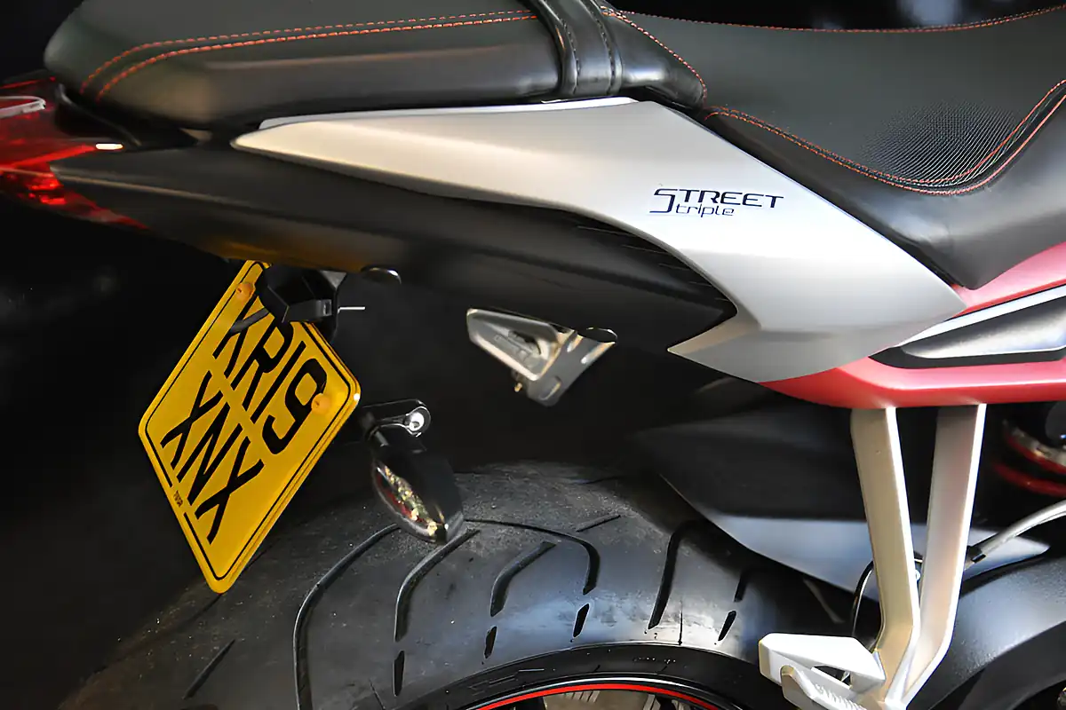 Used 2019 Triumph Street Triple R Low Silver - Interior and Exterior details 18