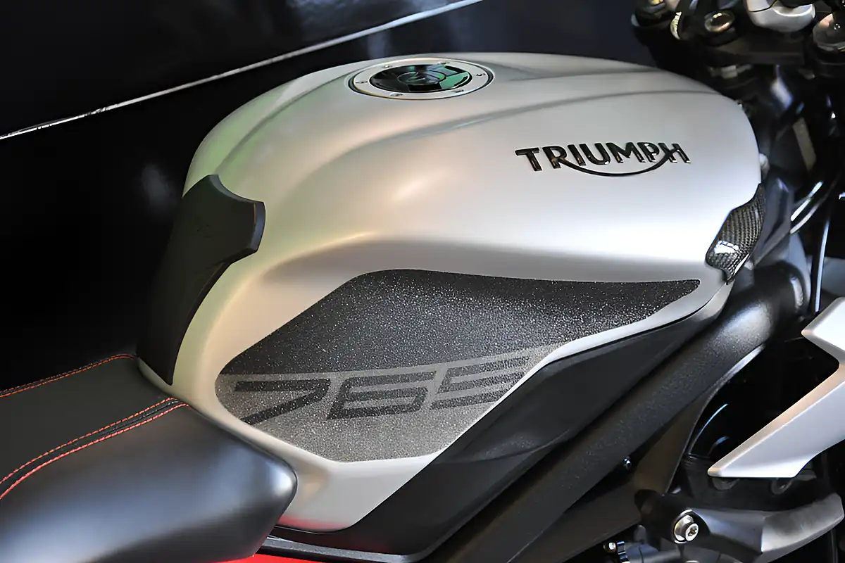 Used 2019 Triumph Street Triple R Low Silver - Interior and Exterior details 19