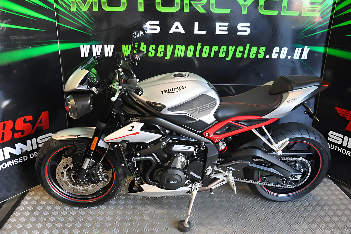 Used 2019 Triumph Street Triple R Low Silver - Interior and Exterior details 2