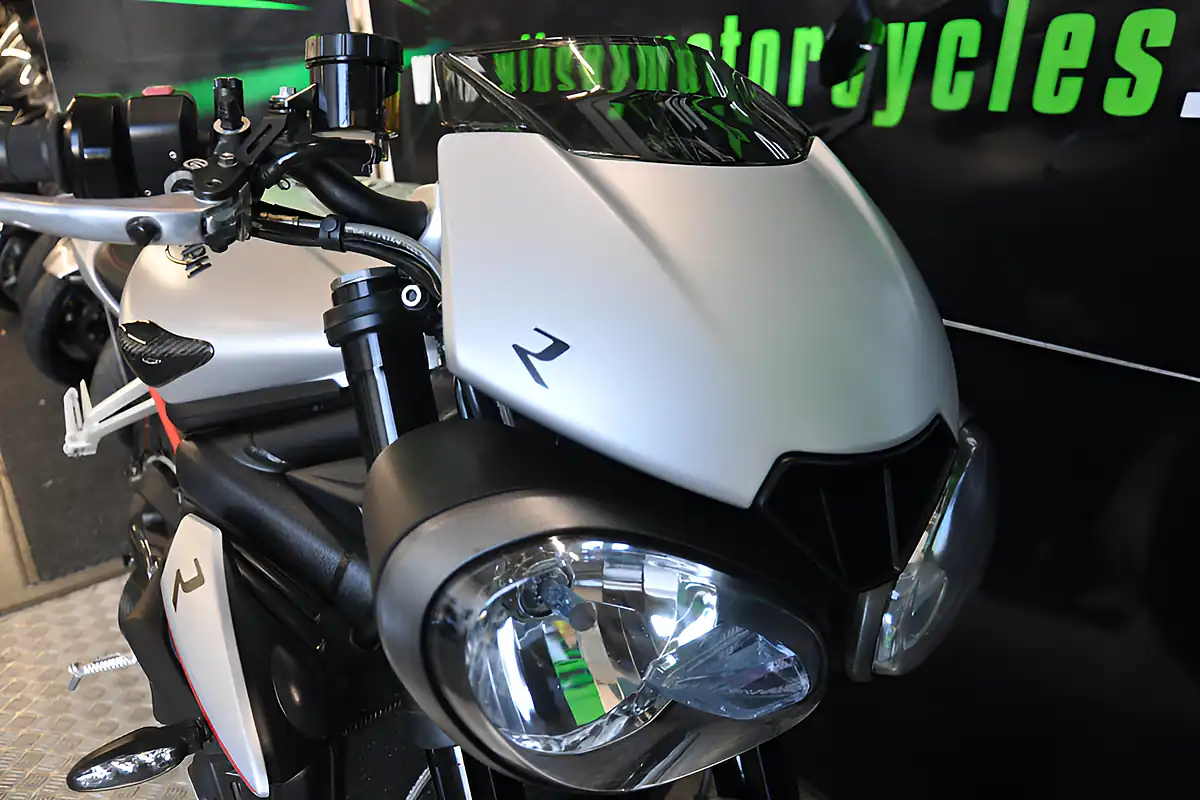 Used 2019 Triumph Street Triple R Low Silver - Interior and Exterior details 20