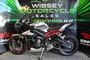 Used 2019 Triumph Street Triple R Low Silver - Interior and Exterior details 4