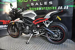 Used 2019 Triumph Street Triple R Low Silver - Interior and Exterior details 5