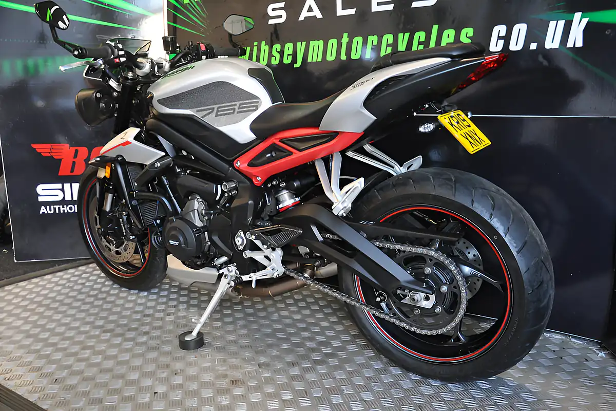 Used 2019 Triumph Street Triple R Low Silver - Interior and Exterior details 6